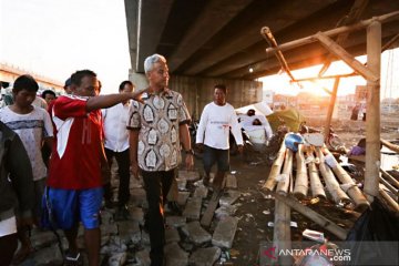 Ganjar kawal pembangunan hunian sementara warga Tambakrejo Semarang