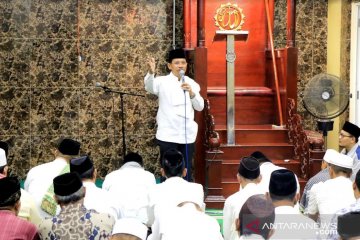 Pemkot Tangerang salurkan paket peralatan shalat ke masjid-masjid