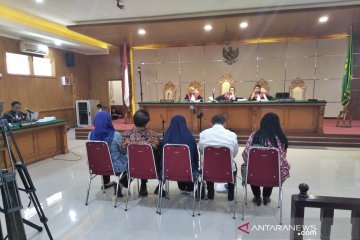 Neneng minta hukumannya diringankan karena masih mengurus anak