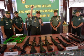 Kodam Iskandar Muda terima penyerahan 12 senjata api sisa konflik Aceh