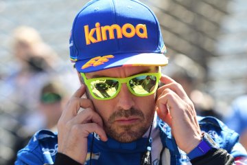 Fernando Alonso kecelakaan tabrak dinding pembatas