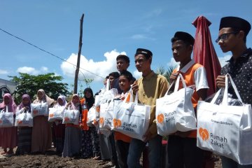 Rumah zakat Aceh salurkan 400 paket Lebaran untuk anak yatim