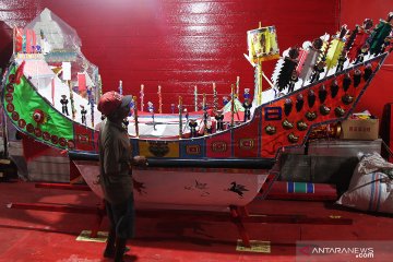 Jelang ritual Bakar Tongkang di Riau