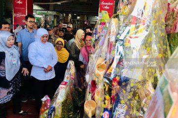 Gubernur Jawa Timur inspeksi penjualan parsel di Surabaya