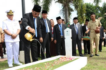 Ziarah makam pahlawan warnai peringatan Harkitnas di Kepri