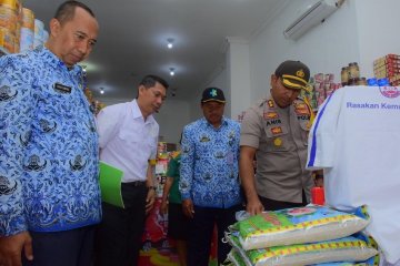 Petugas sidak bahan pokok jelang Lebaran