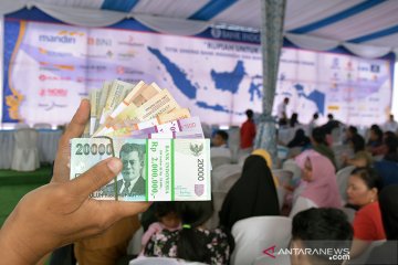 Realisasi penukaran uang di kantor gubernur Riau mencapai Rp10 miliar