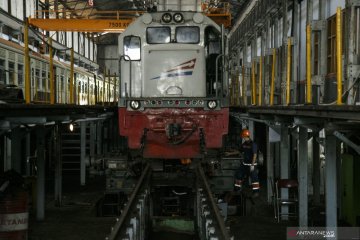 Persiapan lokomotif angkutan Lebaran