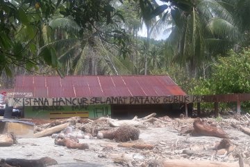 Korban banjir Bangga-Sigi sulit evakuasi isi rumah