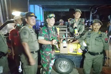 Petugas sita 209 botol minuman keras di Jakarta Utara