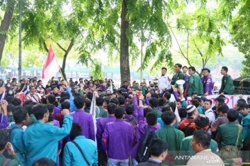 Peringati Reformasi, ratusan mahasiswa gelar aksi di gedung DPRD Sumut