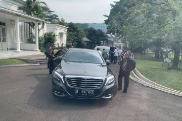 Presiden Jokowi meninggalkan Istana Bogor