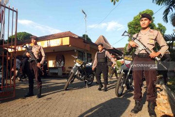 Polri dan TNI patroli gabungan di Jember pascakerusuhan Jakarta