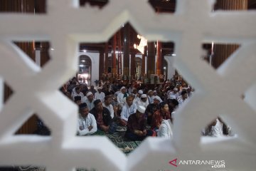 Umat Islam peringati "Nuzulul Quran" di Masjid Ampel