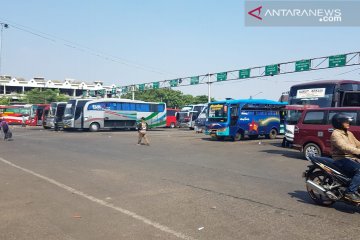 Belasan bus di Terminal Bekasi tidak laik jalan