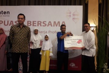 Bank Banten tingkatkan kesadaran berbagi buka puasa bersama yatim