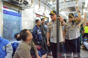 Polresta Tangerang periksa penumpang di Stasiun Tigaraksa