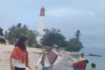 Menikmati berbuka di Pantai Tanjungkalian