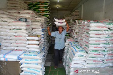 Gubernur Sumsel bagikan beras selain THR untuk ASN
