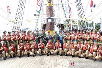 KRI Dewaruci disambut meriah di Makassar