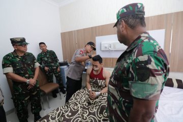 Kapolda/Pangdam Tanjungpura besuk personel TNI/Polri korban unjuk rasa