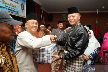 Ketua RT/RW di Tanjungpinang terima insentif dan paket sembako