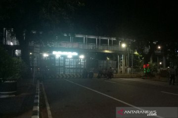 Akses ke kantor-kantor kementerian dan MK ditutup