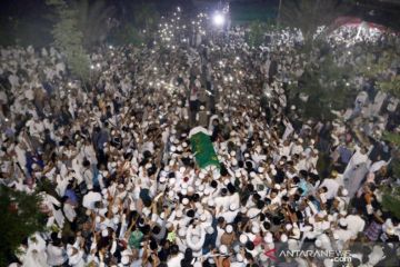 Pemakaman Ustaz Arifin Ilham