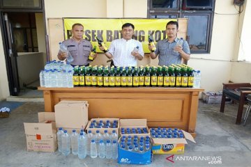 Polres Batang sita ratusan botol minuman berakohol