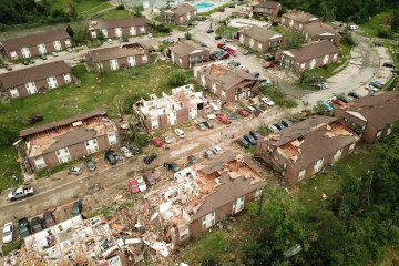 Tornado terjang Kota  Jefferson, Missouri, AS