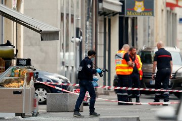Polisi Prancis buru orang yang tinggalkan bom di Lyon