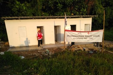 PMI bangun toilet permanen di lokasi terdampak tsunami Selat Sunda