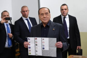 Mantan PM Italia Berlusconi dibawa ke RS usai positif COVID-19