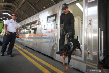 Pengamanan stasiun Gubeng jelang mudik Lebaran