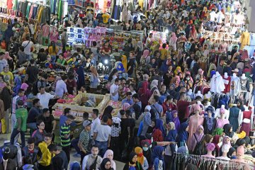 Warga padati pasar Tanah Abang