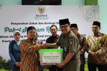 Baznas Yogyakarta bagikan 539 paket penjaga masjid-penggali makam