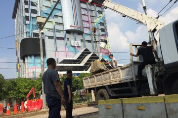 Blokade di depan Gedung Bawaslu Jalan Thamrin mulai dibuka