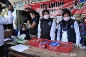 BNNK Bandung tes urine supir di Terminal Cicaheum