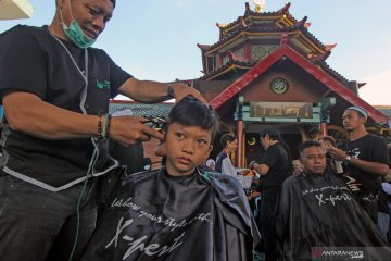 Potong rambut  massal gratis