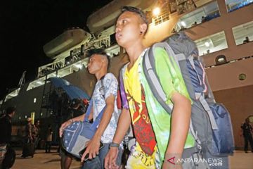 Pemudik jalur laut Pantoloan
