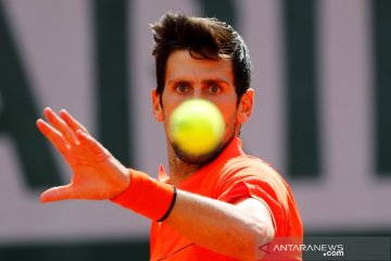 Hujan hentikan pertandingan semifinal Djokovic vs Thiem