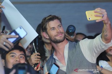 Kemarin, TikTok akan rilis ponsel hingga Hemsworth main wayang di Bali