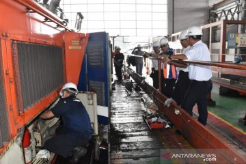 Kesiapan lokomotif untuk angkutan Lebaran di cek KAI Tanjungkarang