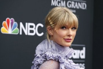 Taylor Swift rilis 18 lagu dalam album "Lover"