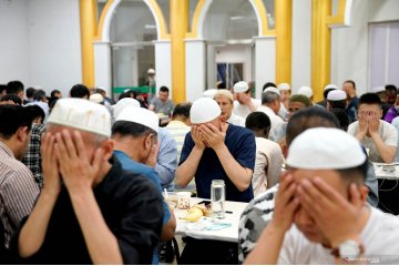 Suasana buka puasa di Shanghai