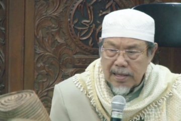 Menteri Agama era Gus Dur, KH Tholchah Hasan wafat