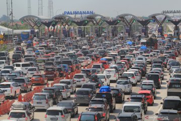 Gerbang tol Palimanan mulai dipadati pemudik