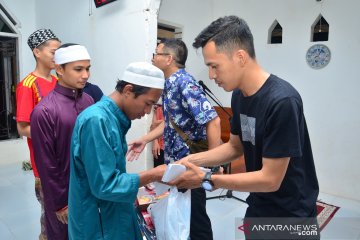 Bank Mandiri Serahkan Santunan 1.000 Anak Yatim Di Gorontalo