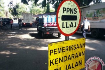 Kendaraan angkutan barang dilarang melintasi jalan nasional