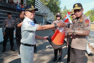 Jasa Raharja NTT serahkan sarana pencegahan kecelakaan mudik